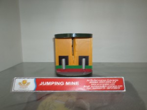 av-model-jumping-mine